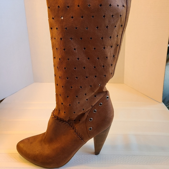 Guess Woman's High Heel Suede Boots, Size: 8.5 - Picture 12 of 16